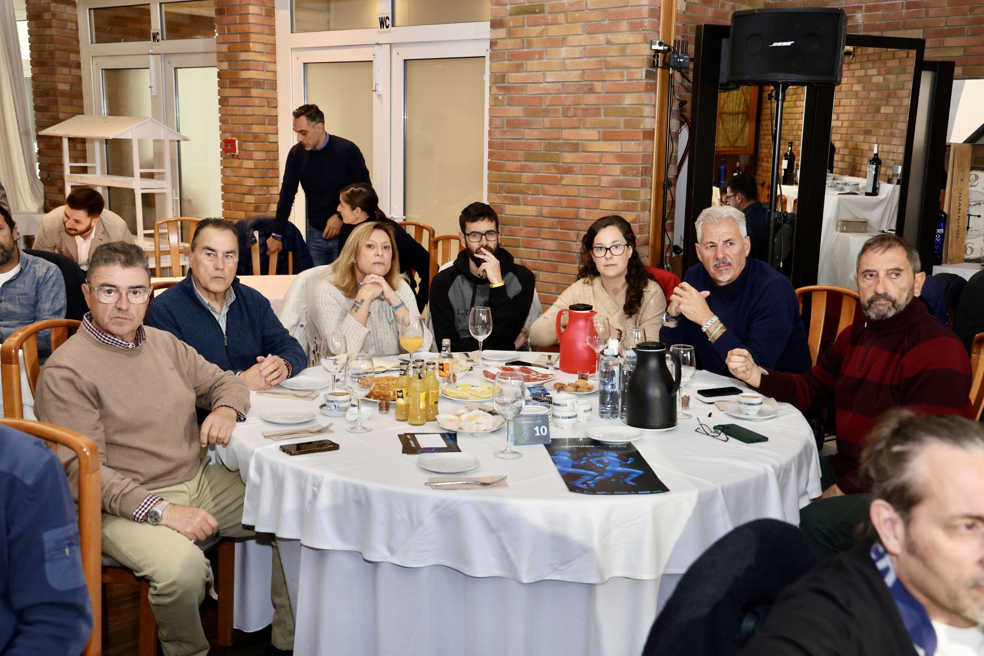 La Conferencia de Perico Delgado, en imágenes