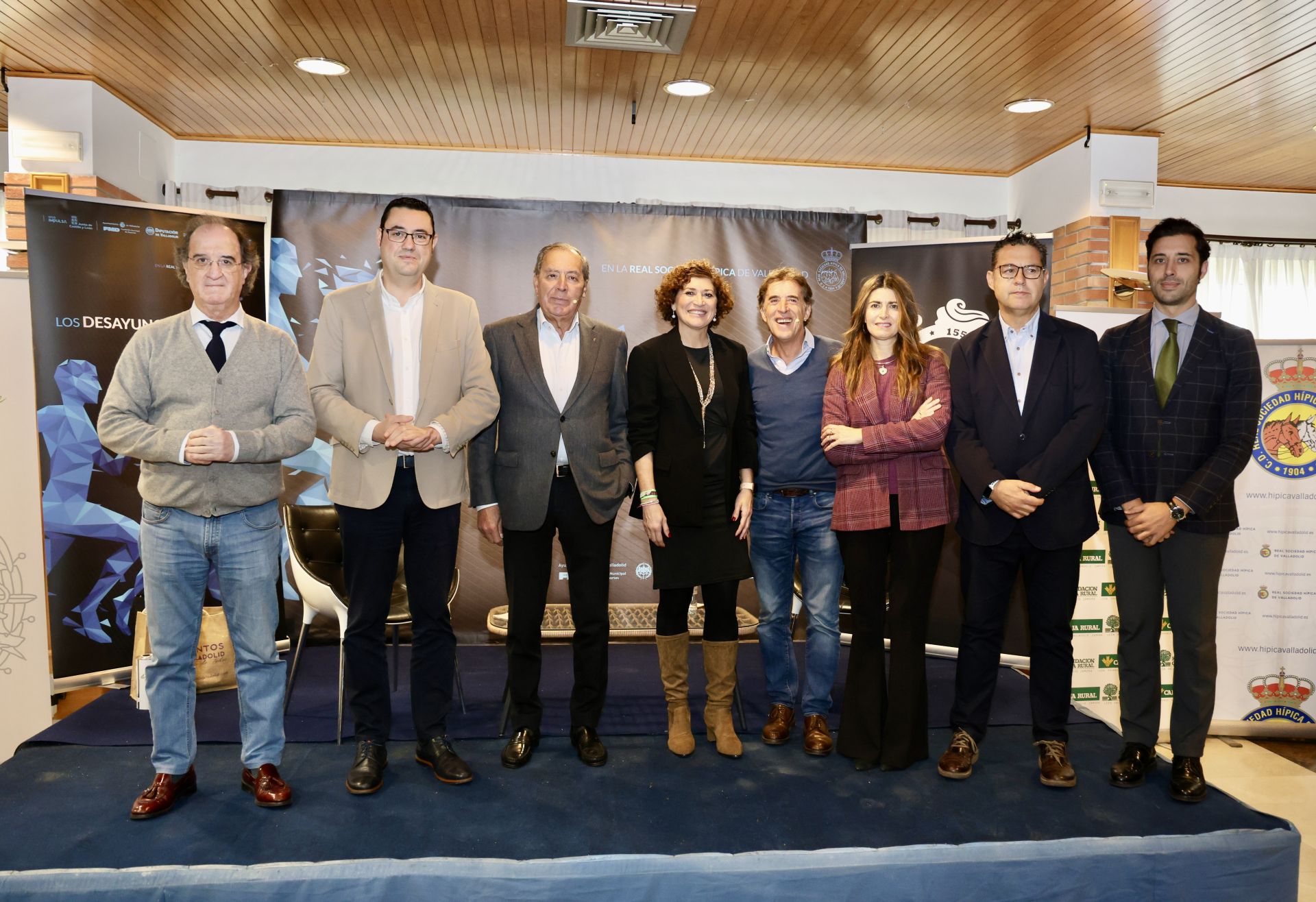 La Conferencia de Perico Delgado, en imágenes