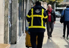 Un cartero, en la avenida Manuel Rivera.