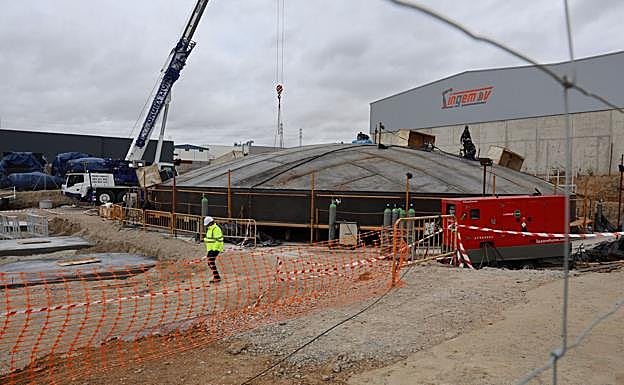 Trabajos de construcción de la central térmica de la red de calor de Iberdrola.
