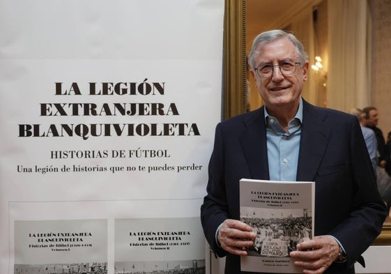 Imágenes de la presentación del segundo volumen del libro de Ramón Martínez 'La legión extranjera blanquivioleta' celebrada este jueves en el Salón de los Espejos del Teatro Calderón