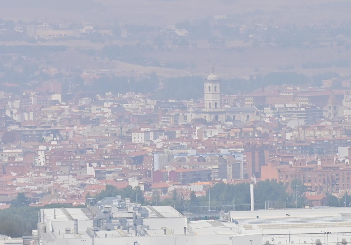 La calima vista desde el cerro de San Cristobal de Valladolid.