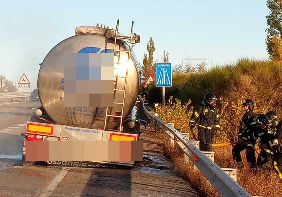 Intervención de los bomberos en la A-6 km 171.