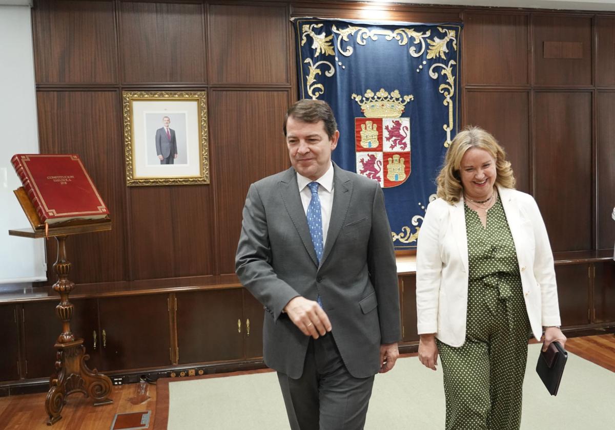 El presidente de la Junta, Alfonso Fernández Mañueco, y la alcaldesa de Burgos, Cristina Ayala, en una reunión anterior.