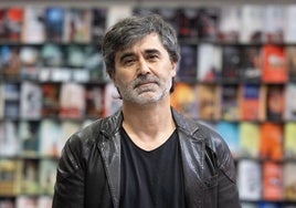 Pedro Simón, en la librería Oletvm.