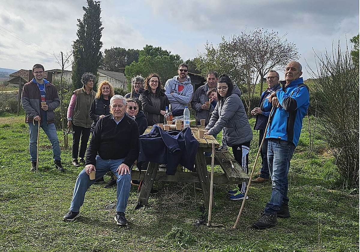 Algunos de los participantes en la bellotada en el almuerzo.