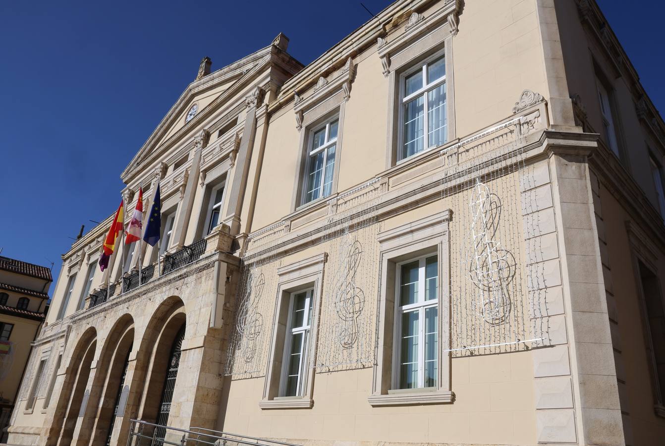 Así se preparan rotondas y rincones de Palencia para la Navidad