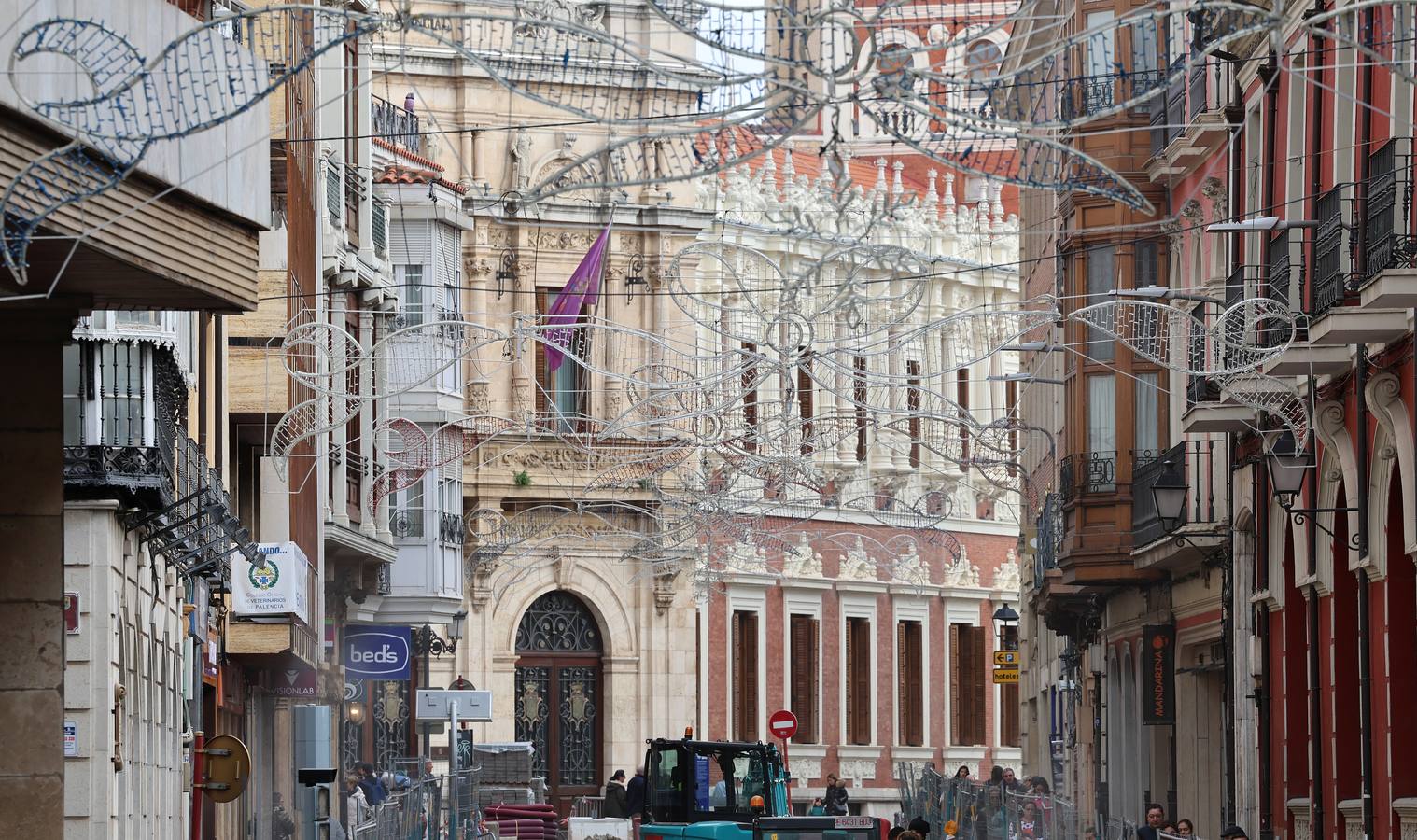 Así se preparan rotondas y rincones de Palencia para la Navidad