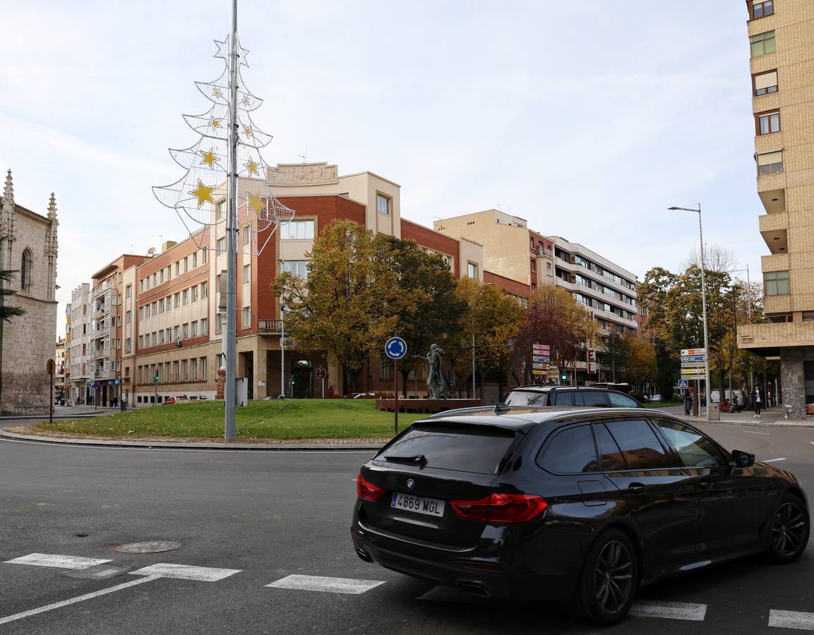 Así se preparan rotondas y rincones de Palencia para la Navidad