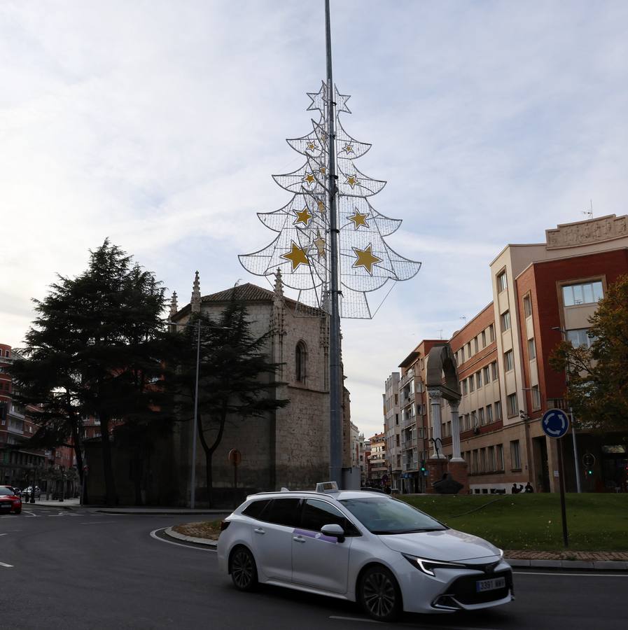 Así se preparan rotondas y rincones de Palencia para la Navidad