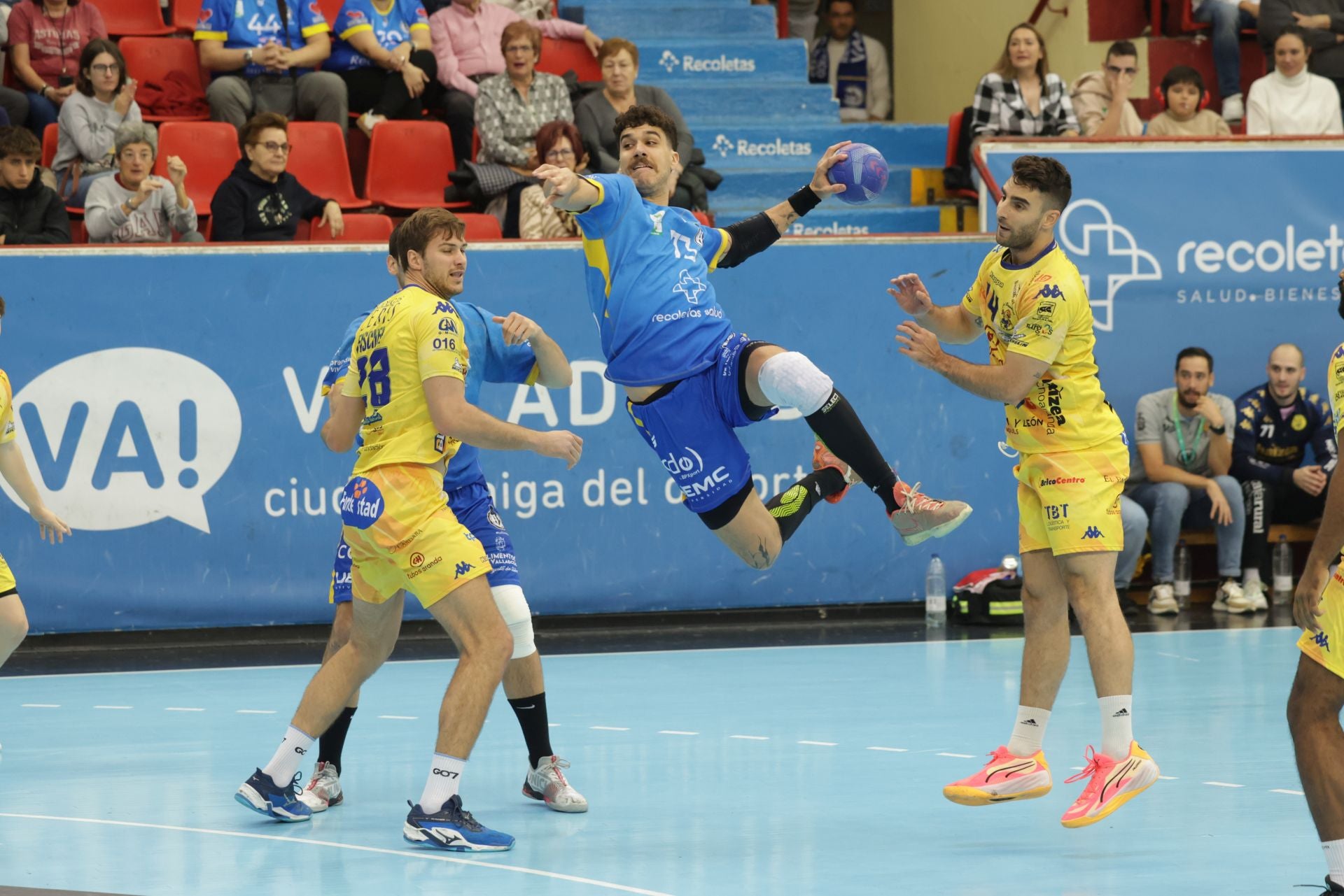 El partido del Recoletas Valladolid y el Tubos Aranda, en imágenes