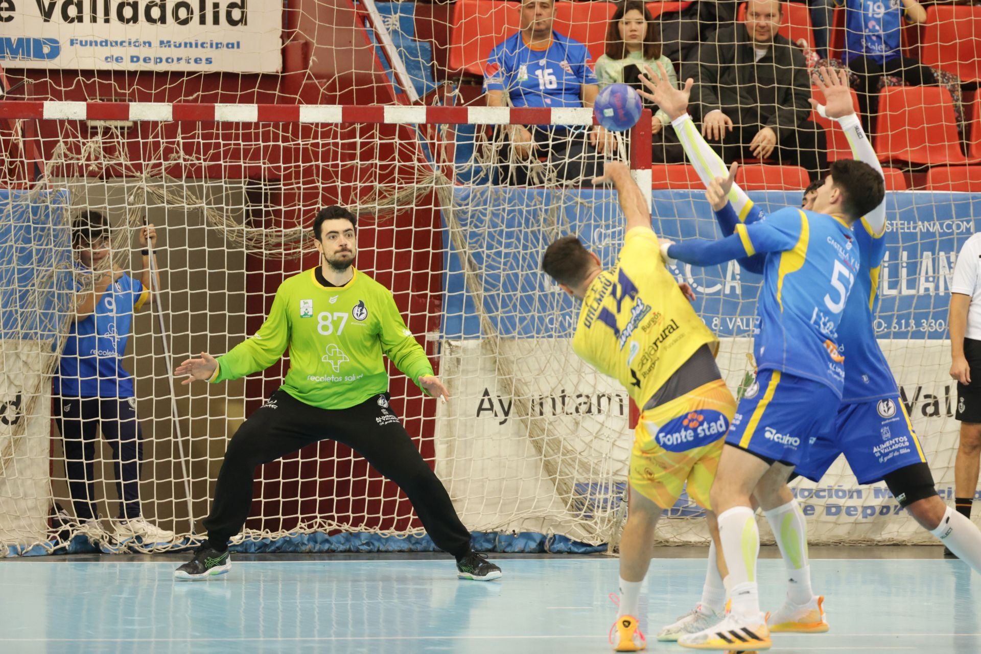 El partido del Recoletas Valladolid y el Tubos Aranda, en imágenes