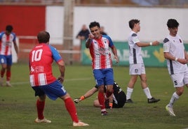 Abel reconoce a Chatún su jugada en la acción del tercer gol tordesillano.