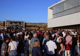 Celebración de un concierto en la plaza del edificio CIDE.