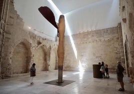 Piezas de la muestra 'Pajarazos', de David Bestué, en la Capilla del Museo Patio Herreriano.