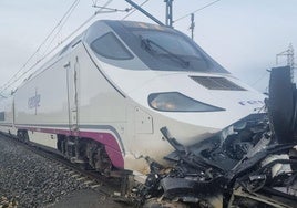 Estado en el que quedó el vehículo tras ser arrollado por el tren.