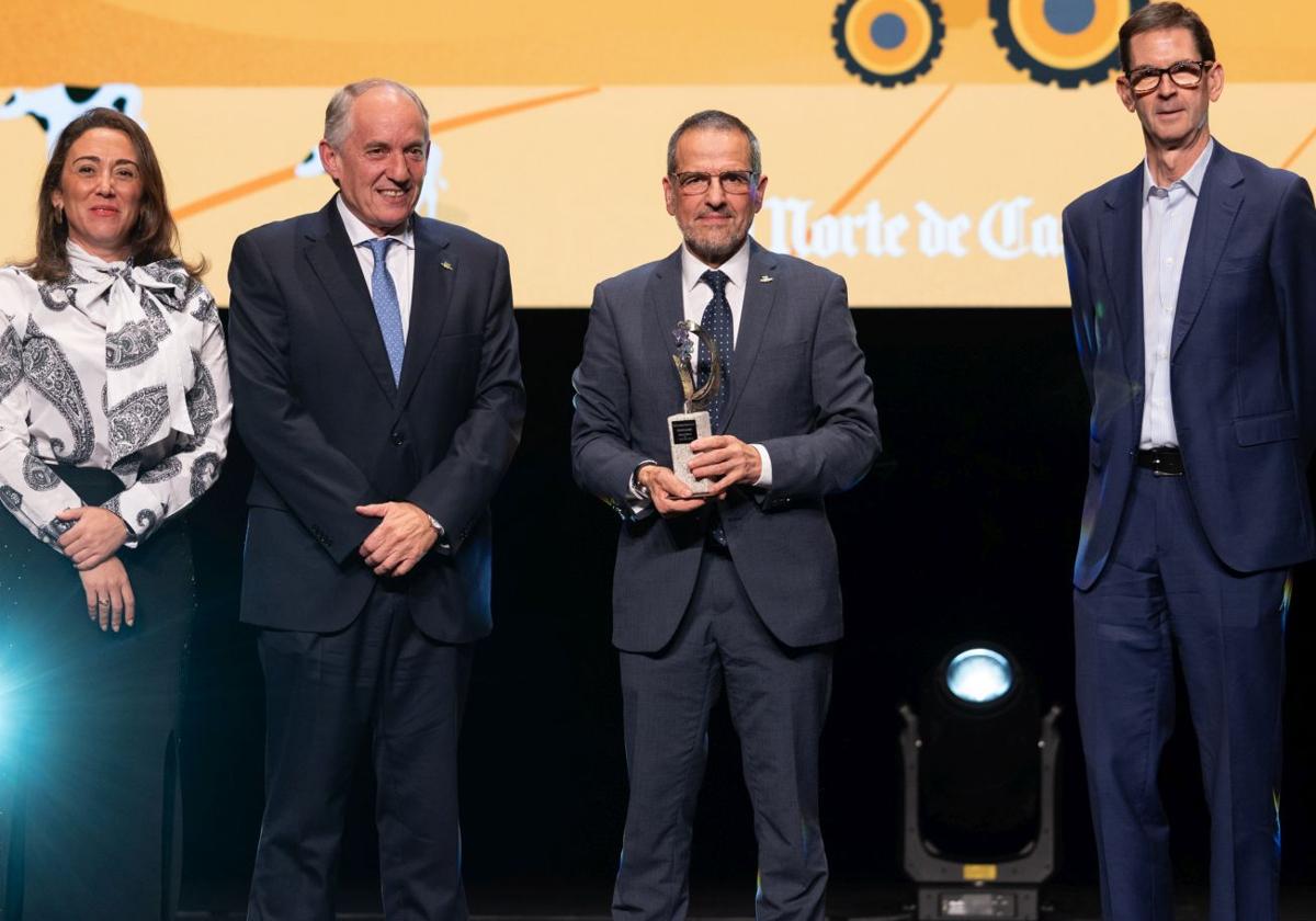 María González, consejera de Agricultura; Jerónimo Lozano y Fernando Antúnez (URCACYL), y Goyo Ezama, director general de El Norte.