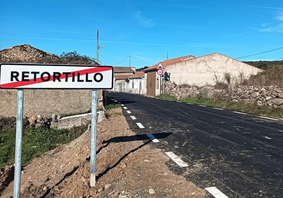 La señalización mal instalada en Retortillo.