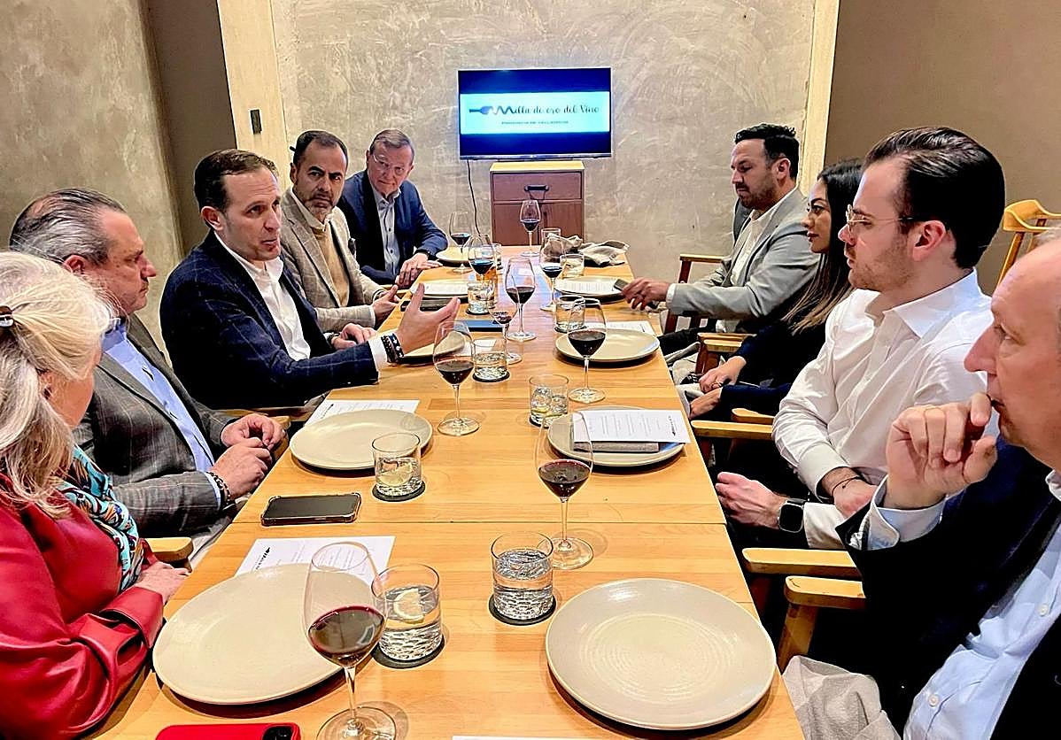 Una de las reuniones mantenidas por el presidente de la Diputación de Valladolid en México para promocionar la provincia.