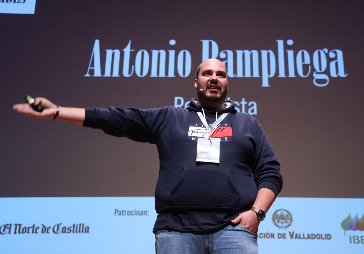Antonio Pampliega durante su participación en el Congreso Miguel Delibes.