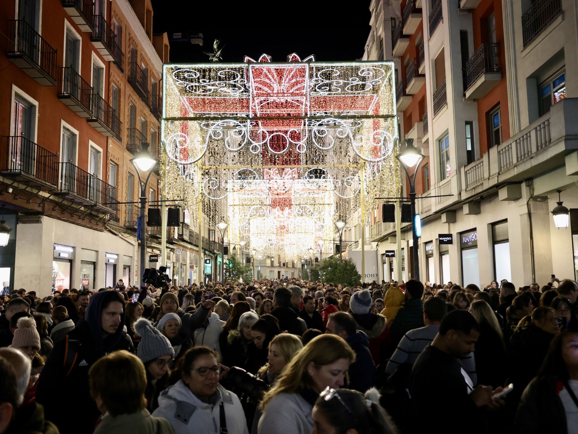 Un recorrido en imágenes por las luces de Navidad en Valladolid