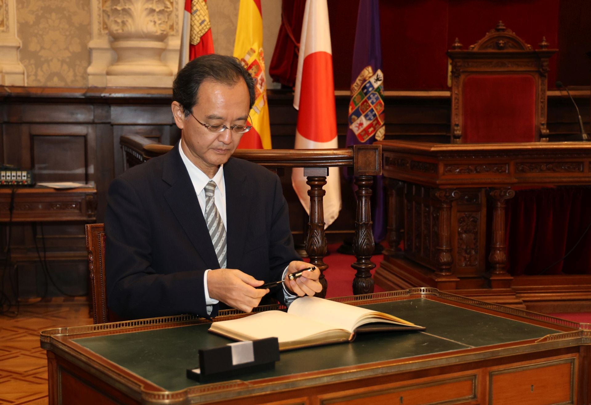 El embajador de Japón visita la Diputación de Palencia