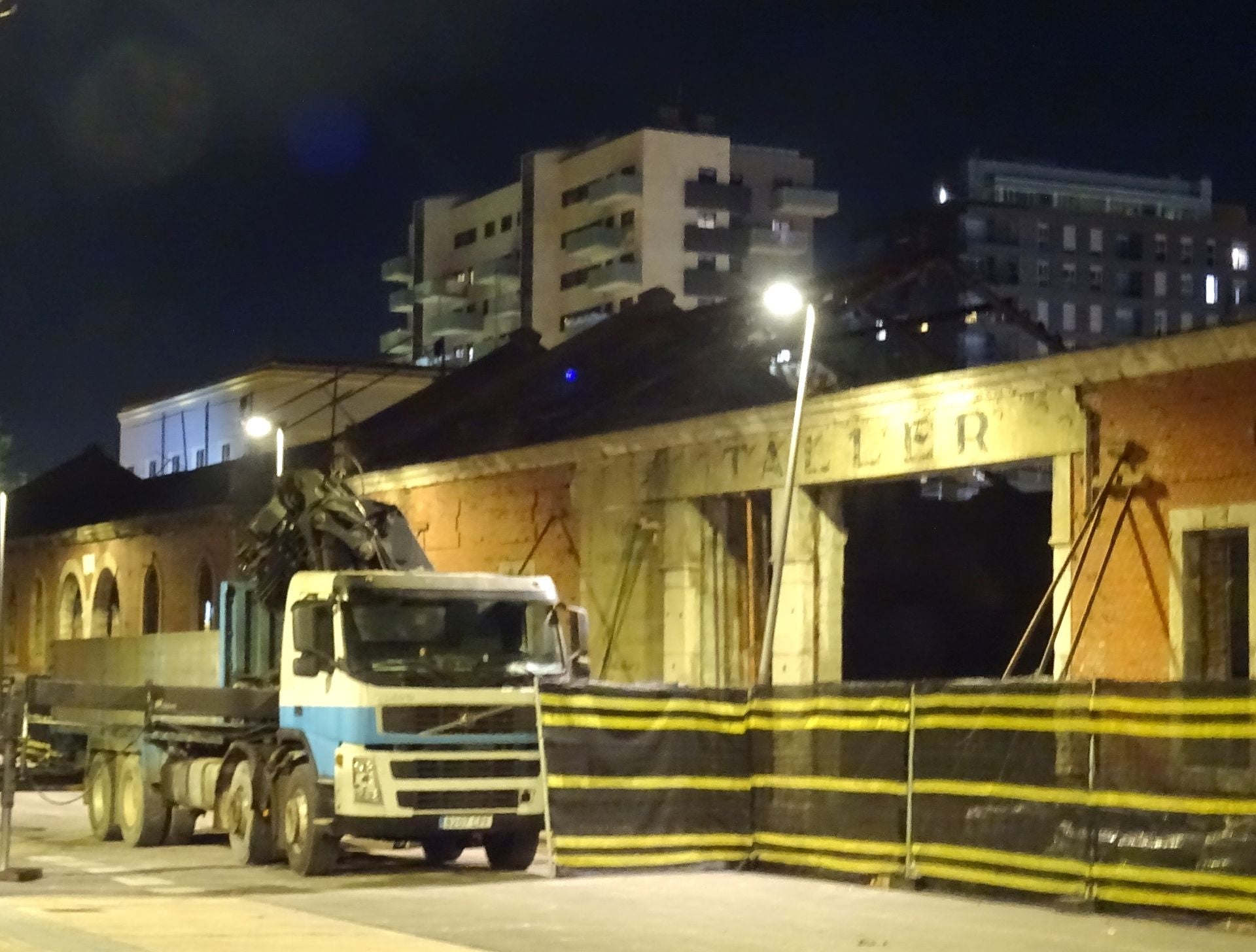 Las imágenes de las calles sin vida del cuartel de Farnesio, iluminadas desde hace cuatro meses