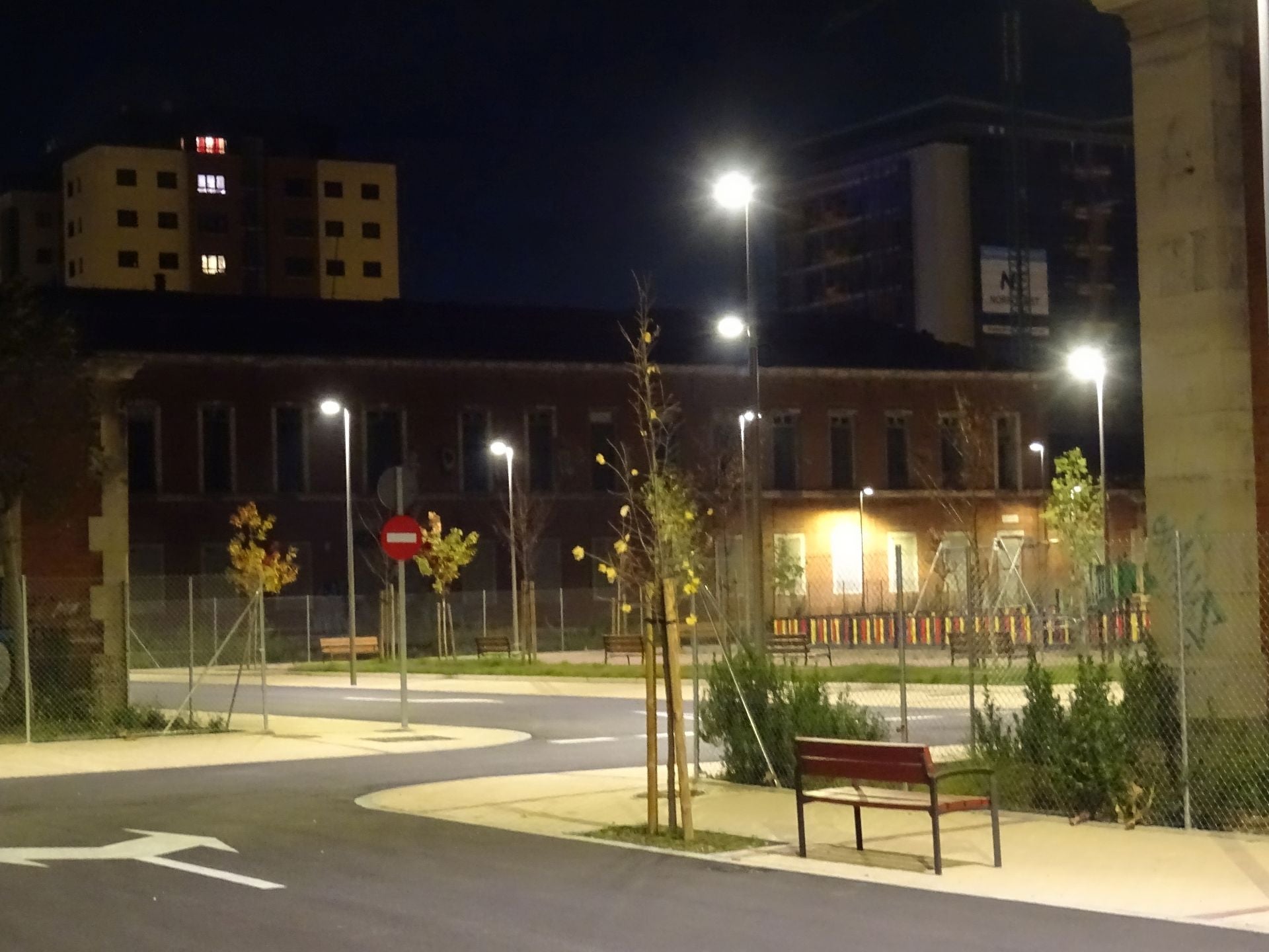 Las imágenes de las calles sin vida del cuartel de Farnesio, iluminadas desde hace cuatro meses