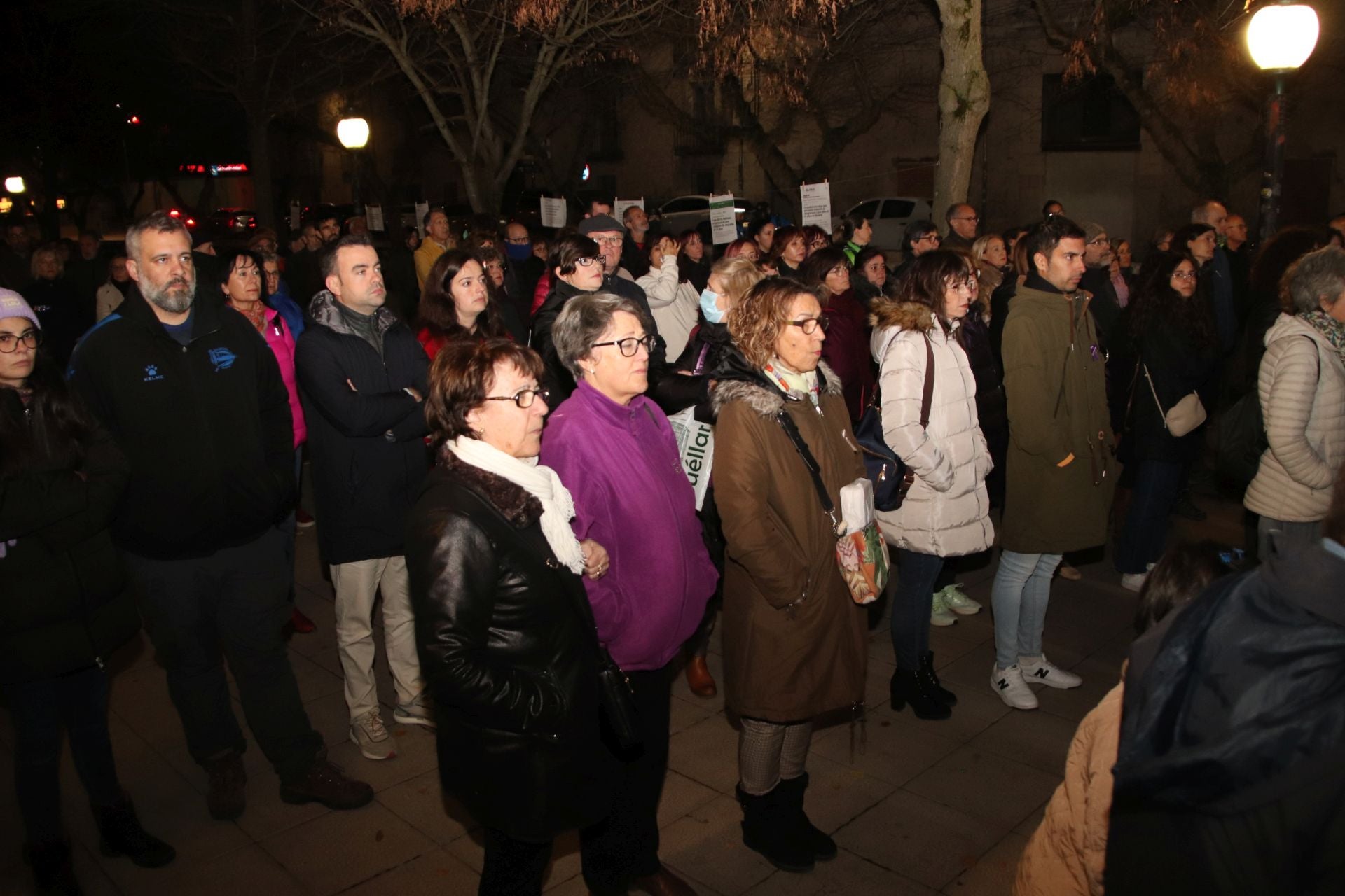 Concejales de PSOE y PP, entre el público asistente a los actos del 25N.