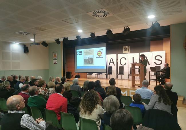 La directora del centro, María Balsa, dio la bienvenida a todos