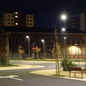 Las farolas iluminan las calles sin vida del cuartel de Farnesio desde hace cuatro meses