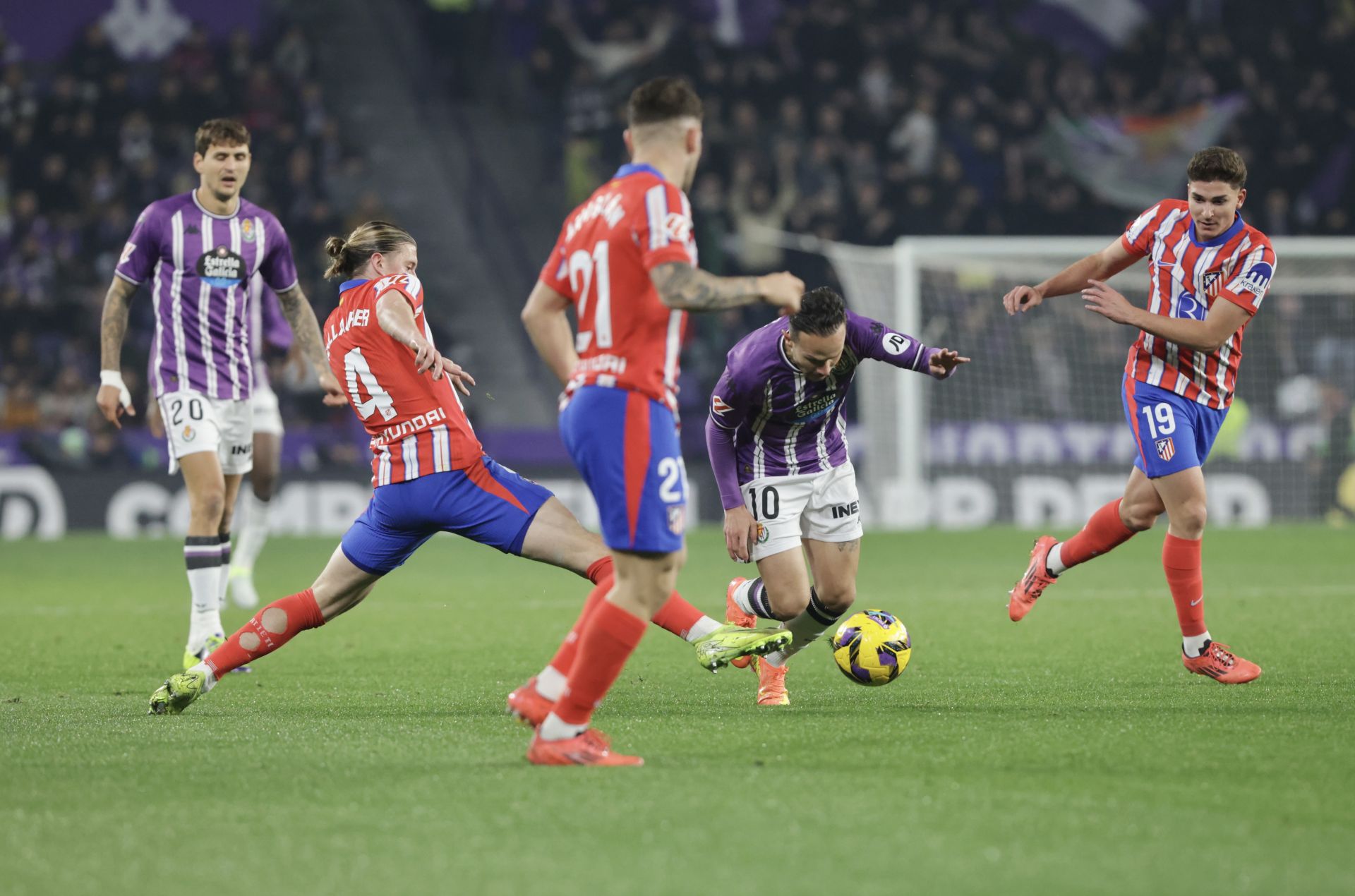 La derrota del Real Valladolid frente al Atlético de Madrid, en imágenes