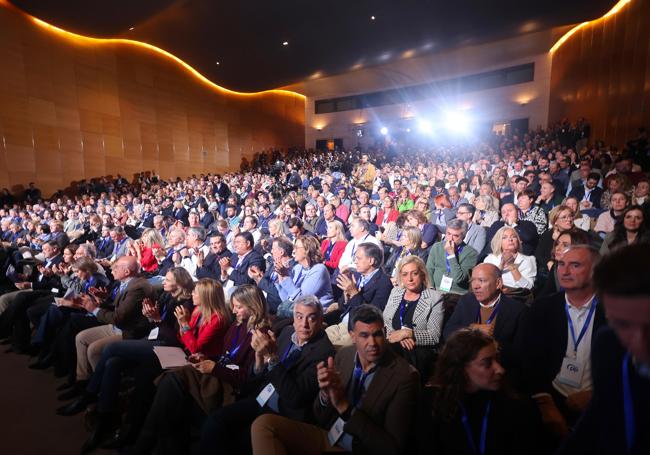 El auditorio, lleno de participantes del PP.