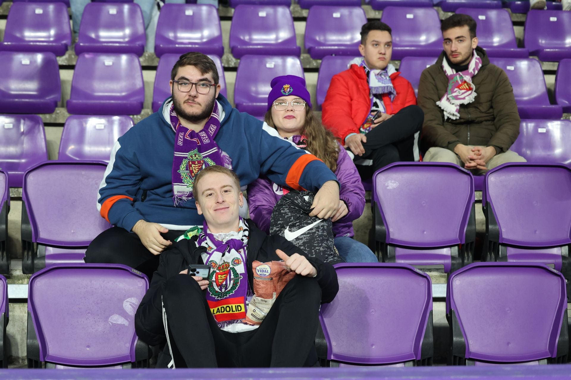 Búscate en la grada del estadio José Zorrilla (1/4)