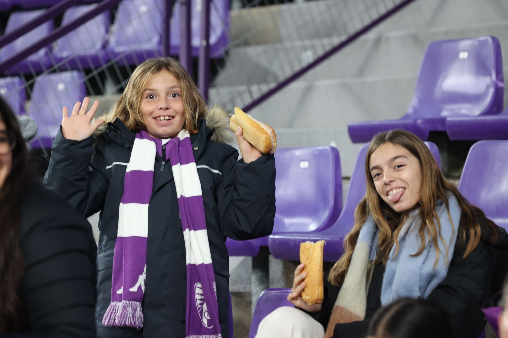 Búscate en la grada del estadio José Zorrilla (1/4)