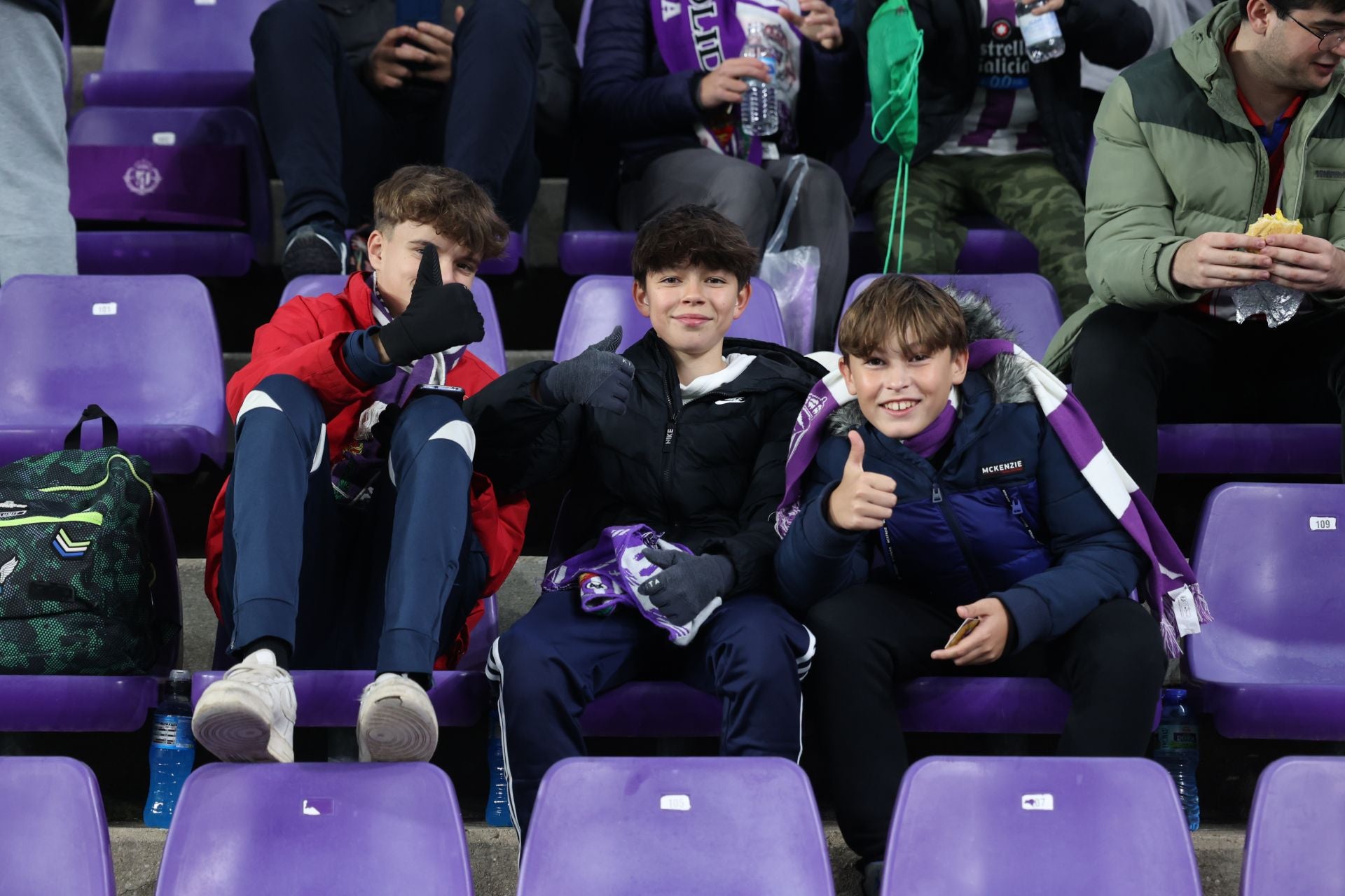 Búscate en la grada del estadio José Zorrilla (1/4)