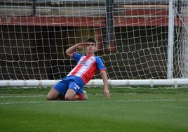 Torres, del Tordesillas, celebra el gol del empate ante el CD La Virgen del Camino.