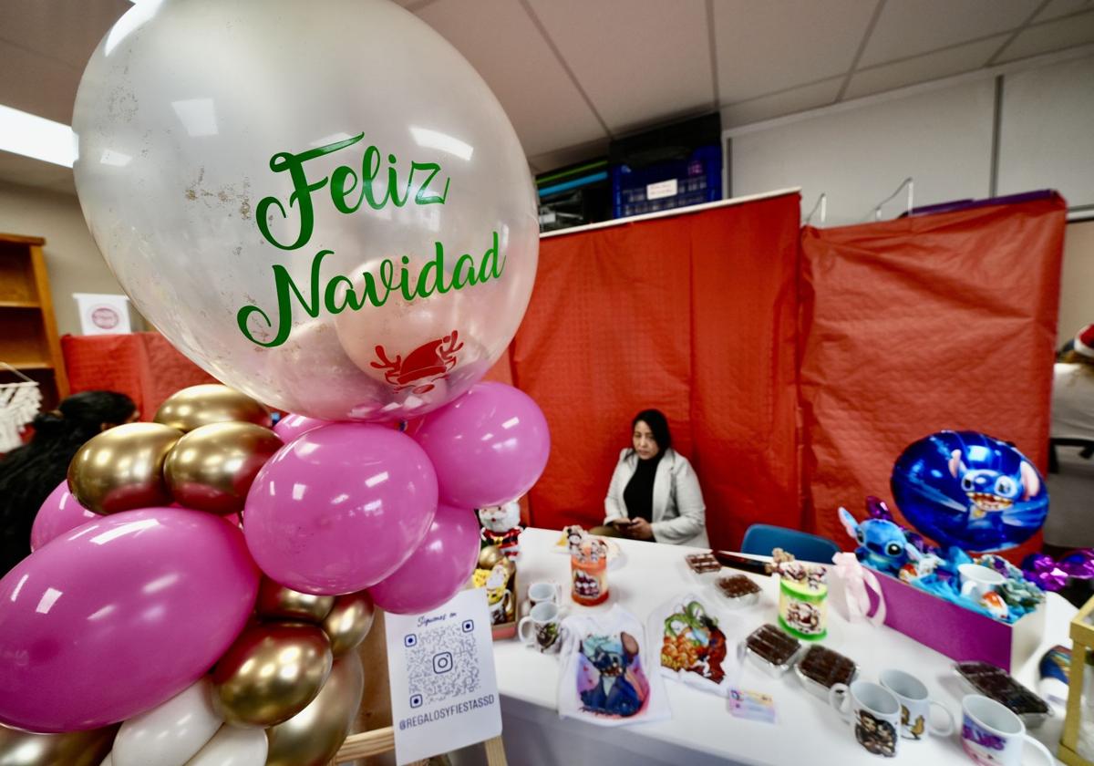 Las imágenes del mercado navideño de la Asociación de Venezolanos de Valladolid