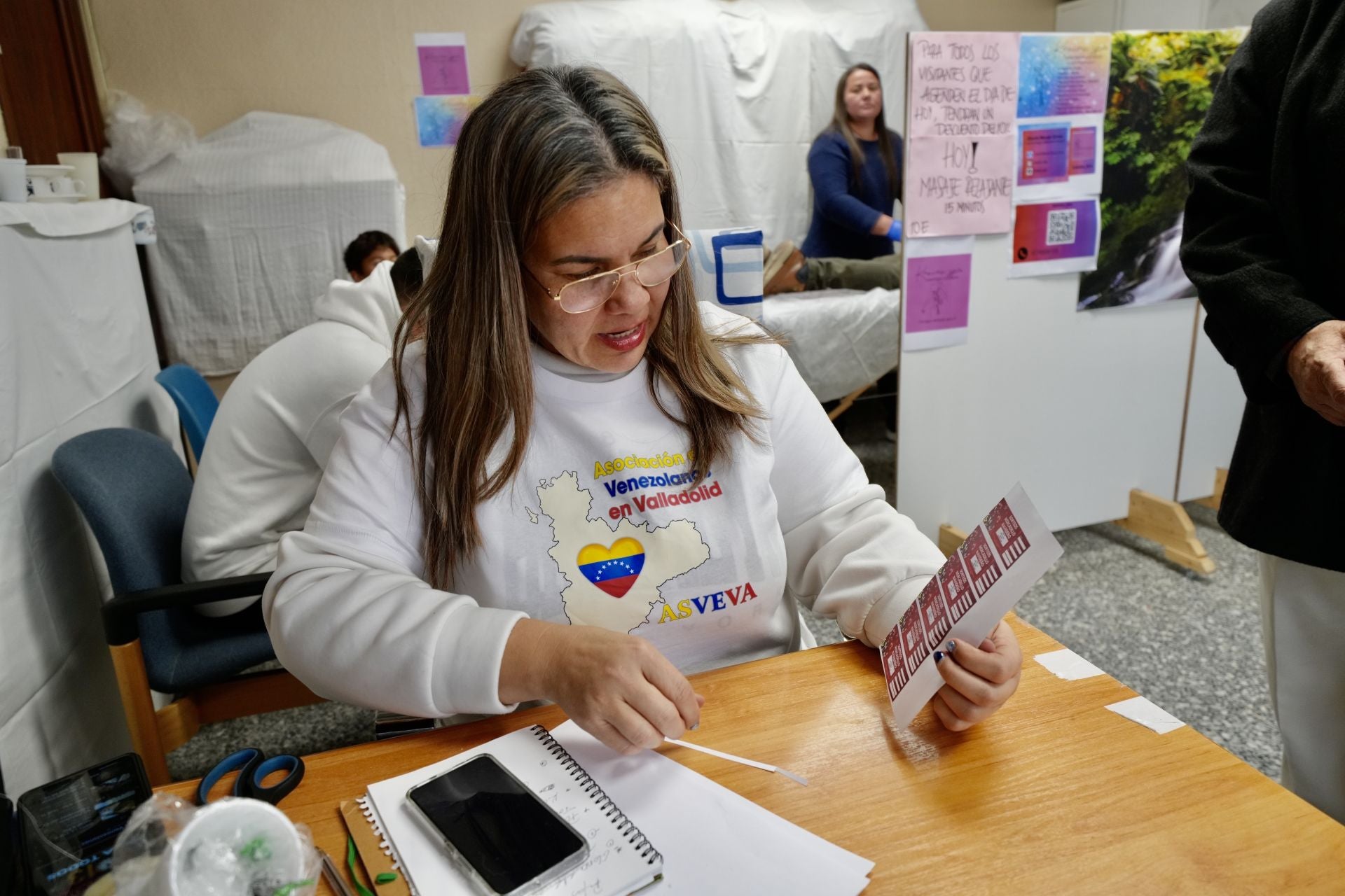 Las imágenes del mercado navideño de la Asociación de Venezolanos de Valladolid