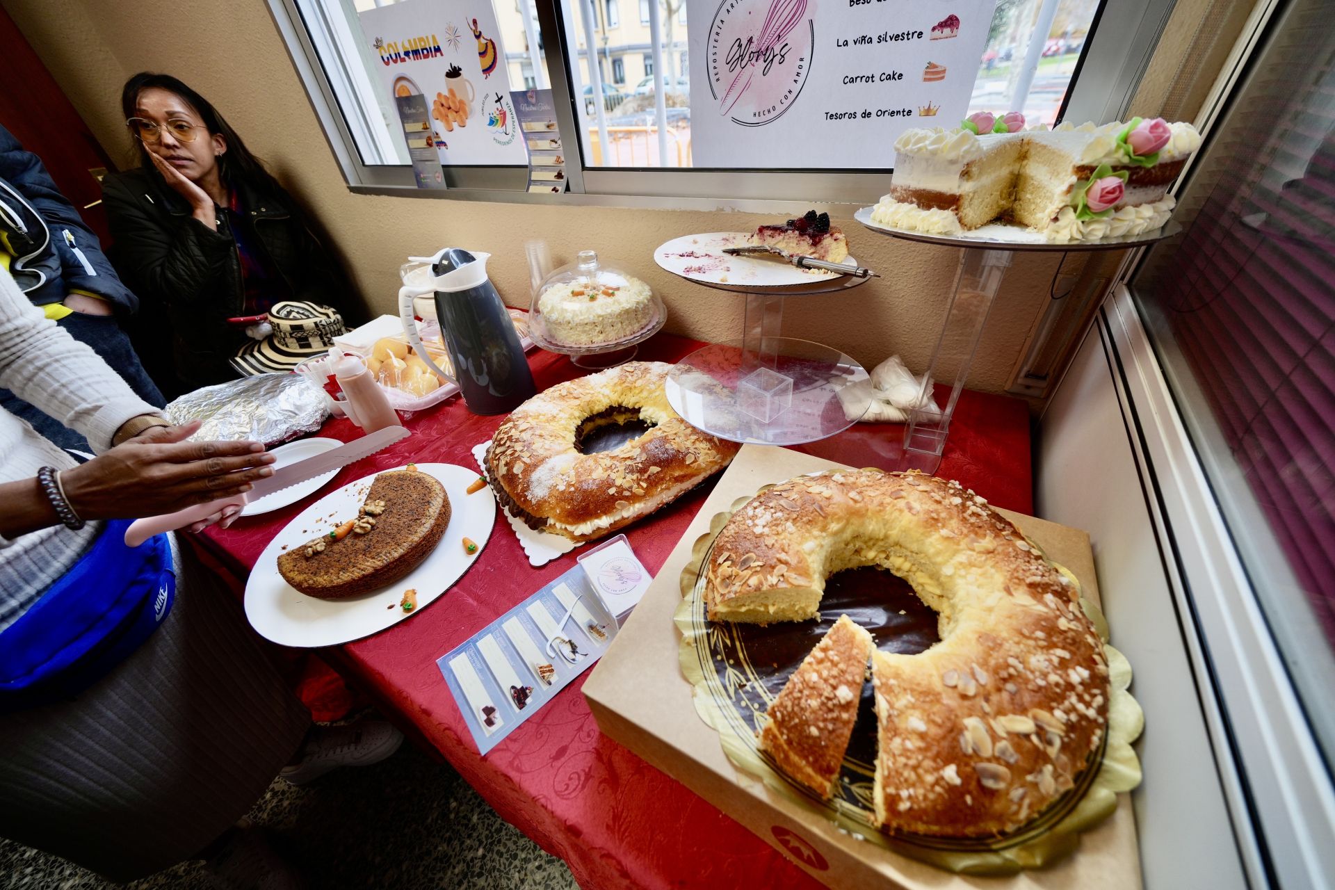 Las imágenes del mercado navideño de la Asociación de Venezolanos de Valladolid