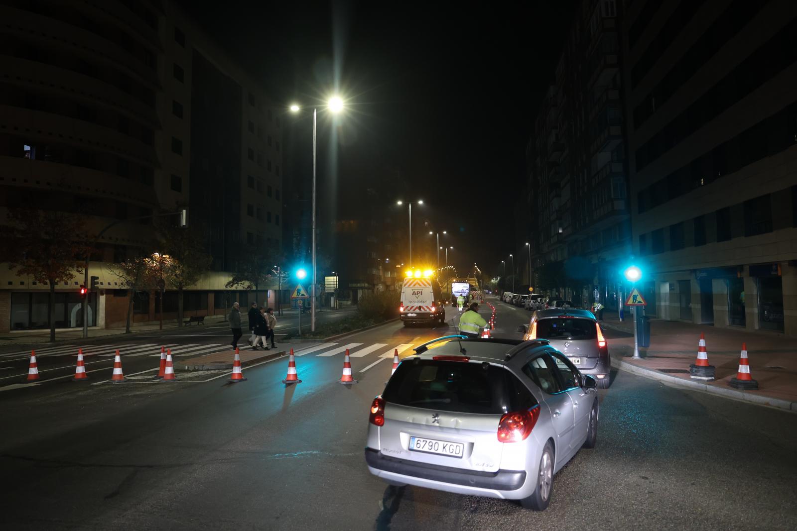 Los operarios clausuran el Arco de Ladrillo en el sentido hacia el Paseo de Zorrilla.