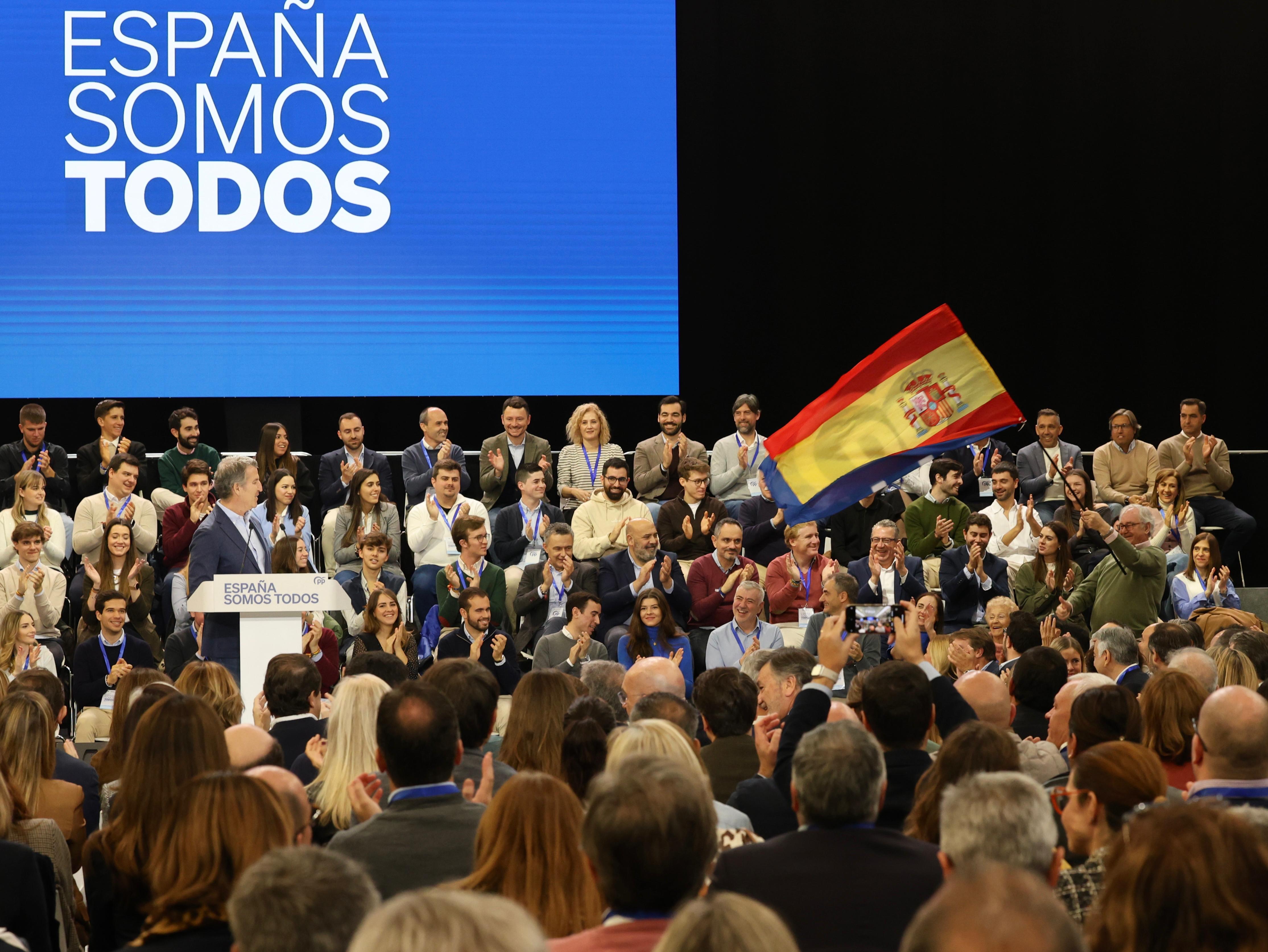 Las mejores imágenes de Feijóo y Mañueco en el acto del Partido Popular