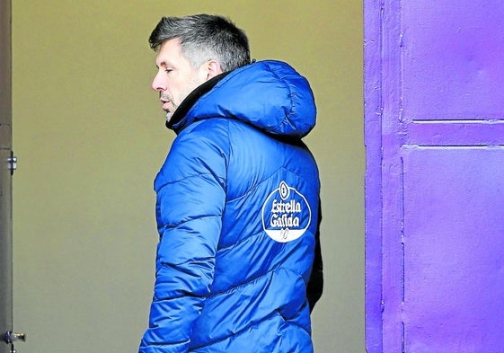 Pezzolano en una puerta de salida del estadio Zorrilla.