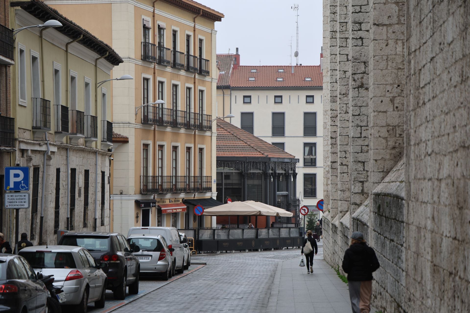 Un recorrido en imágenes por la calle de San Benito