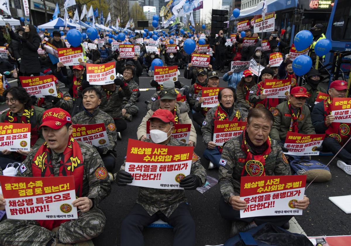 Manifestación en Seúl en la que se pedía la dimisión del presidente surcoreano, Yoon Suk-yeol.