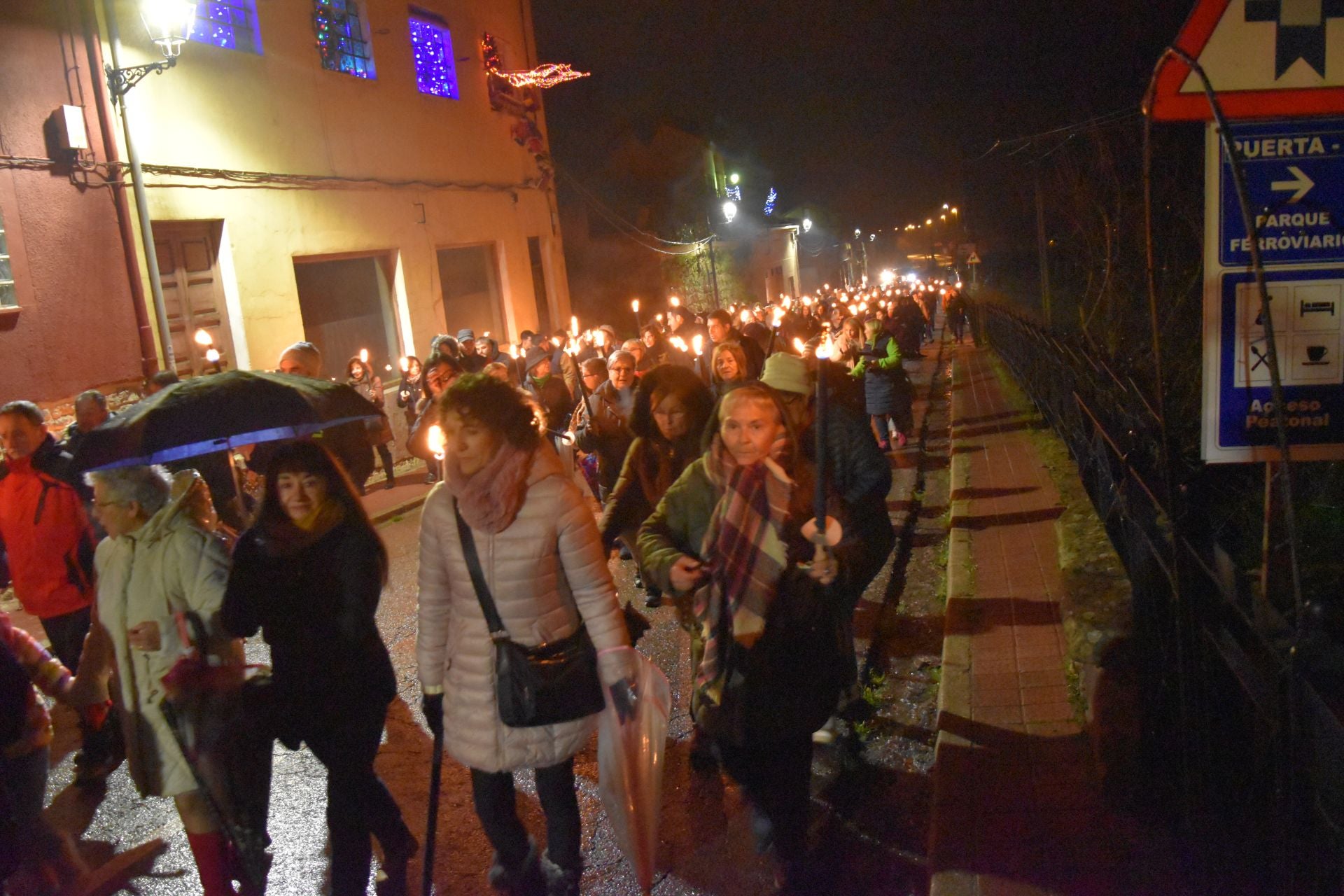 Barruelo festeja a Santa Bárbara con antorchas