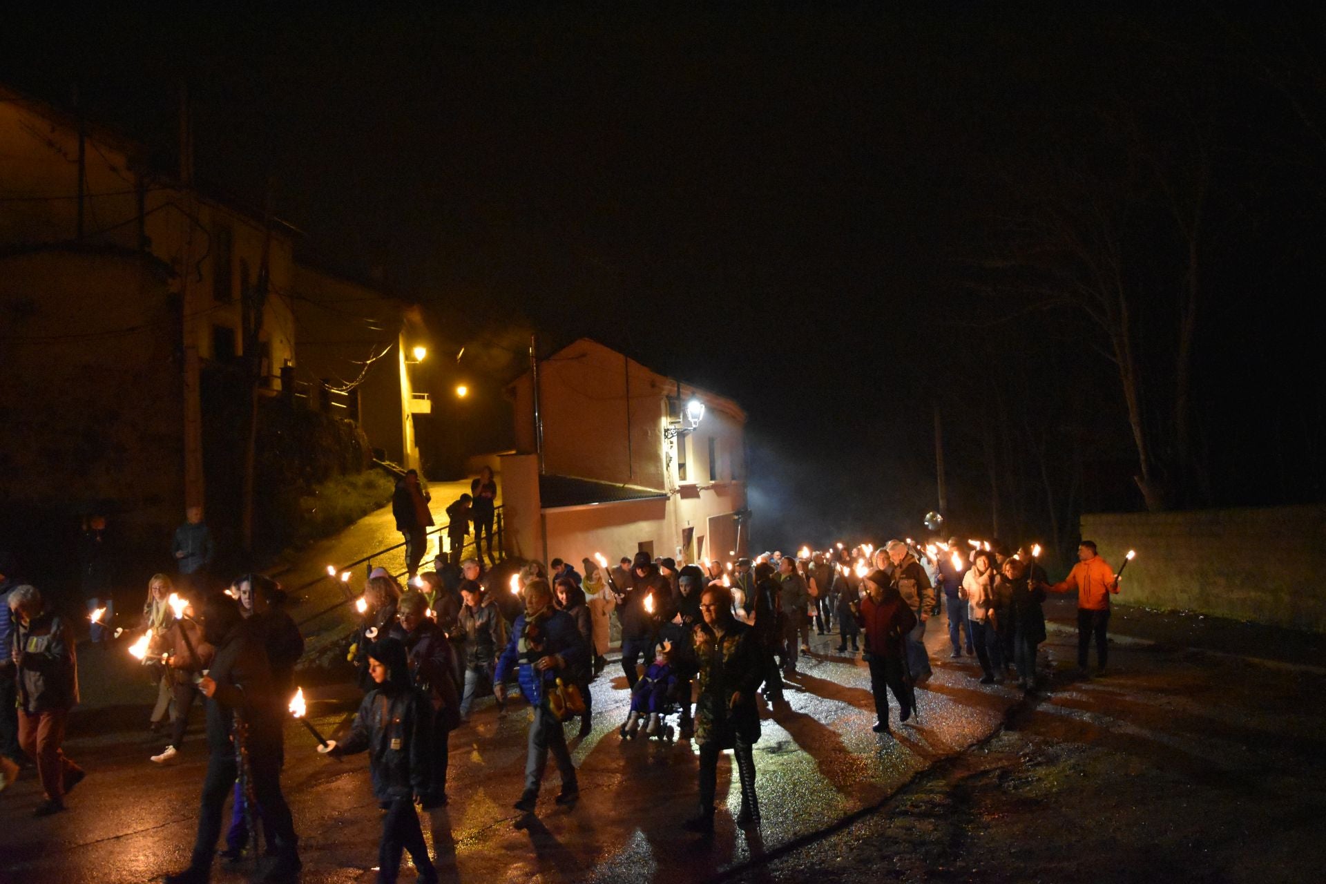 Barruelo festeja a Santa Bárbara con antorchas