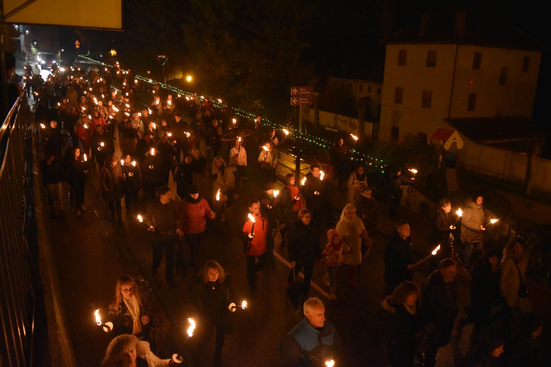 Barruelo festeja a Santa Bárbara con antorchas