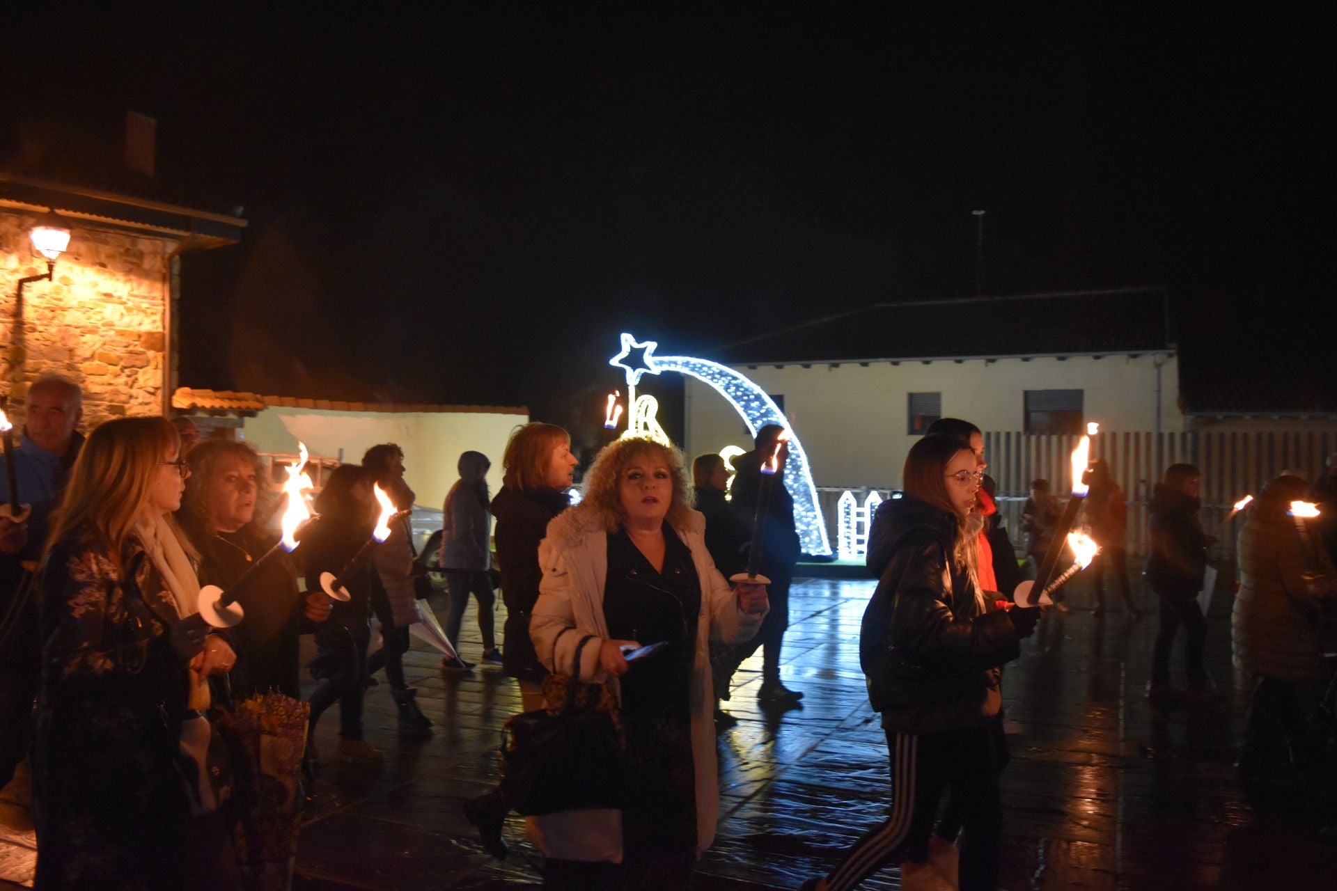 Barruelo festeja a Santa Bárbara con antorchas