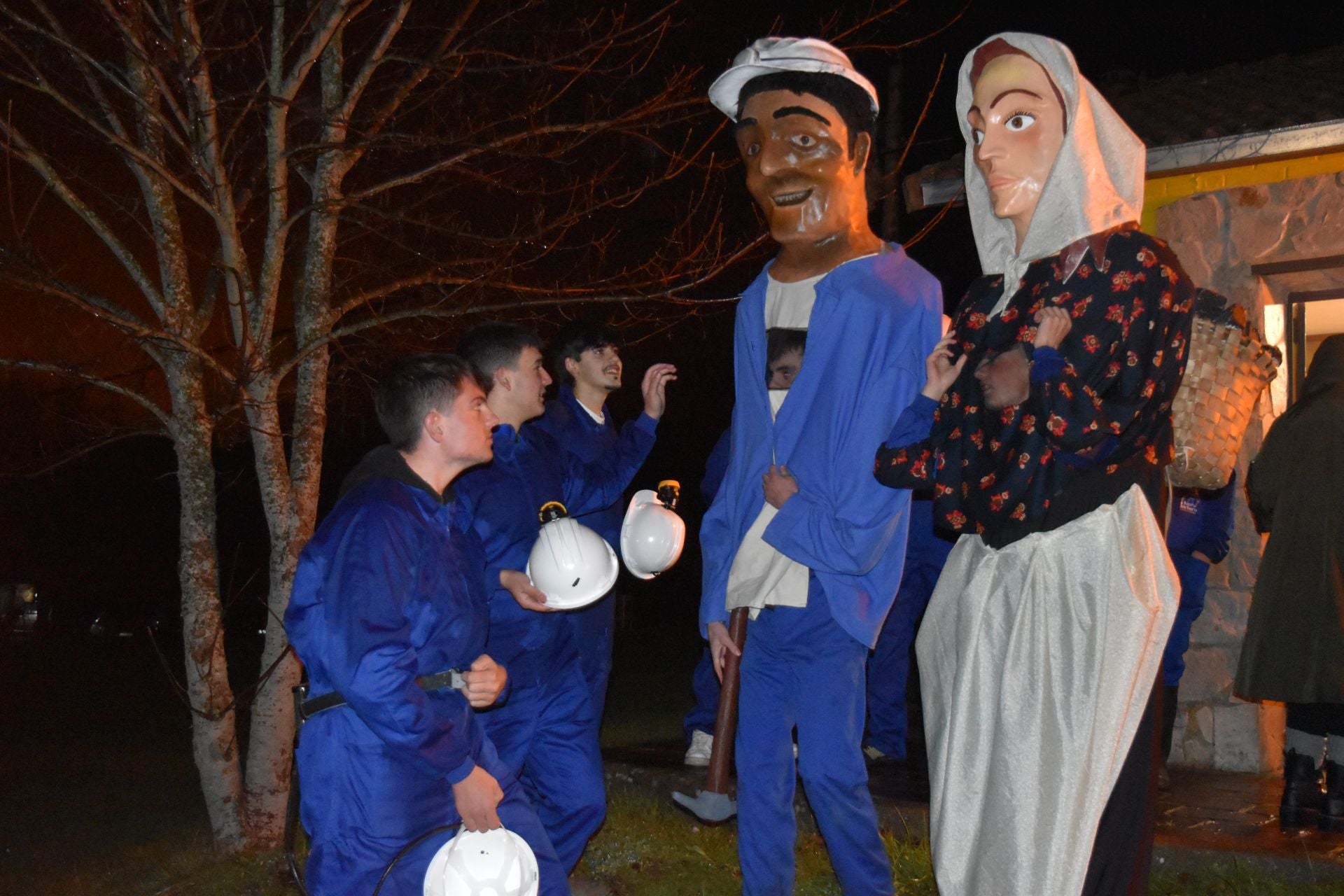 Barruelo festeja a Santa Bárbara con antorchas